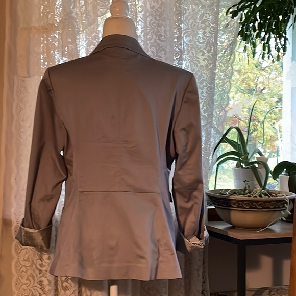 Limited size 12 light gray blazer. Great condition - Picture 3 of 3